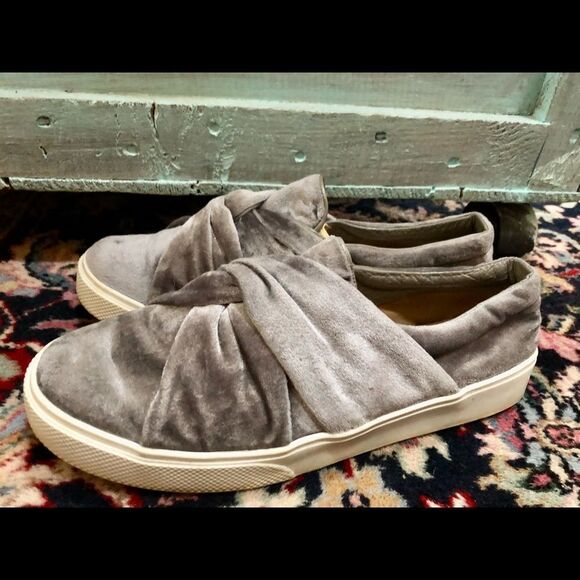 Fun velvet comfortable shoes by Kaanas size 7 - Picture 2 of 5